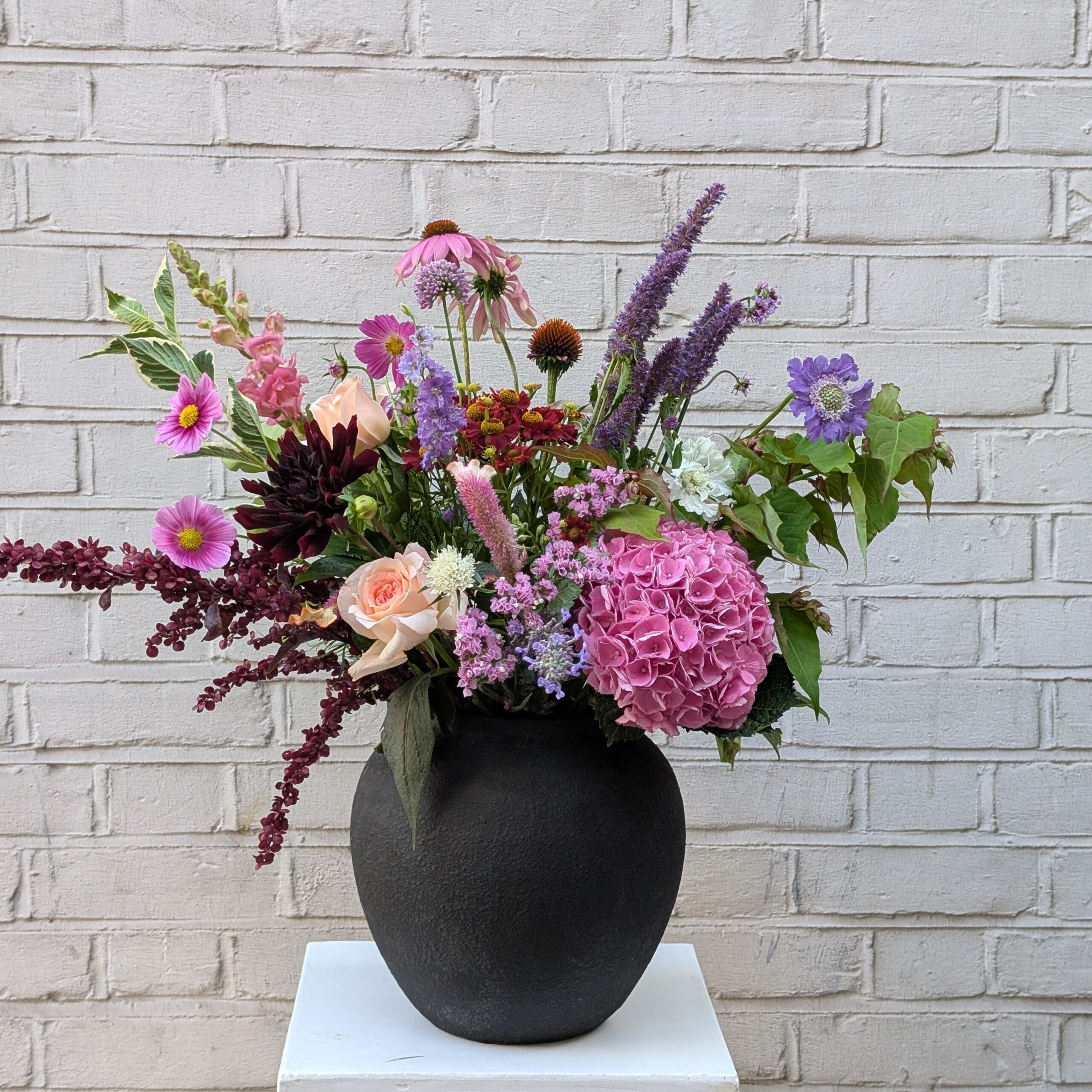 Bright bold bouquwt with hydrangea